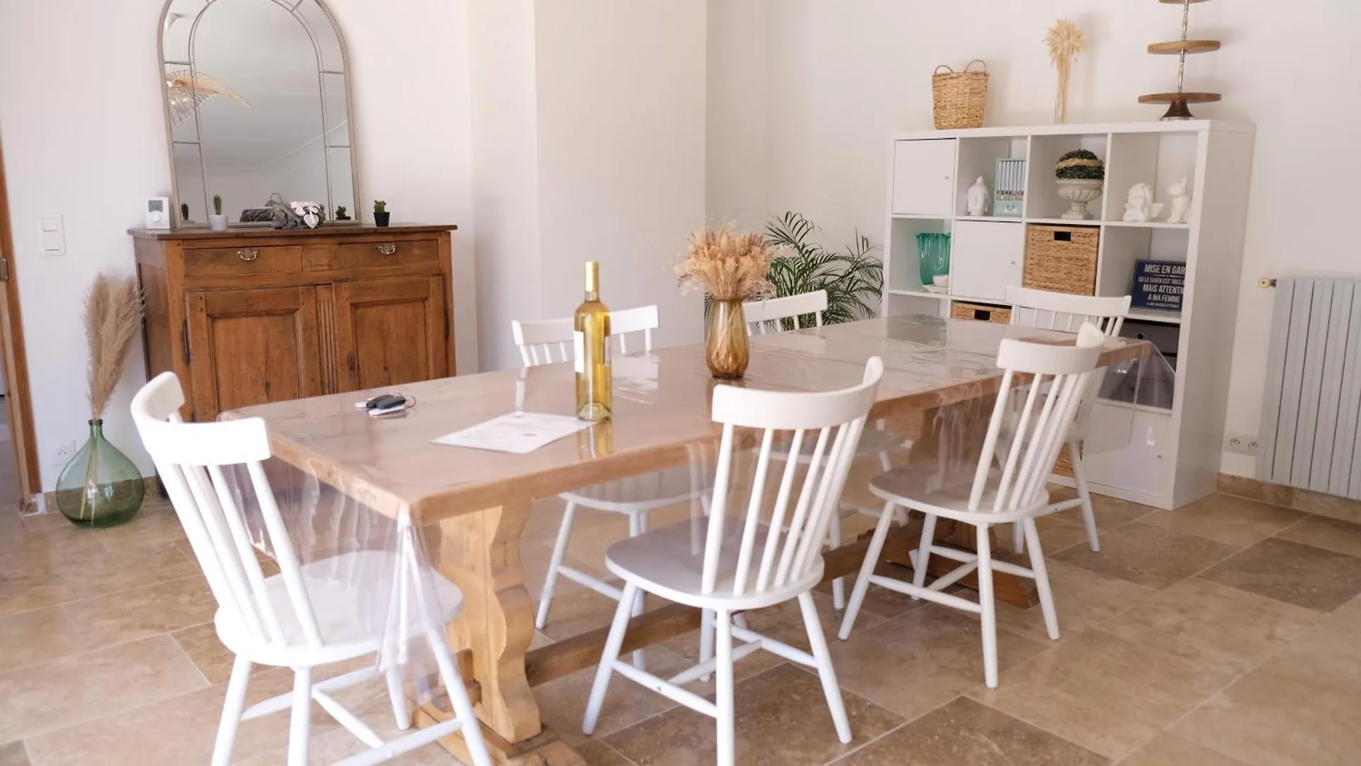 Pretty Detached House With Swimming Pool In The Village Of Mouries Frankrijk