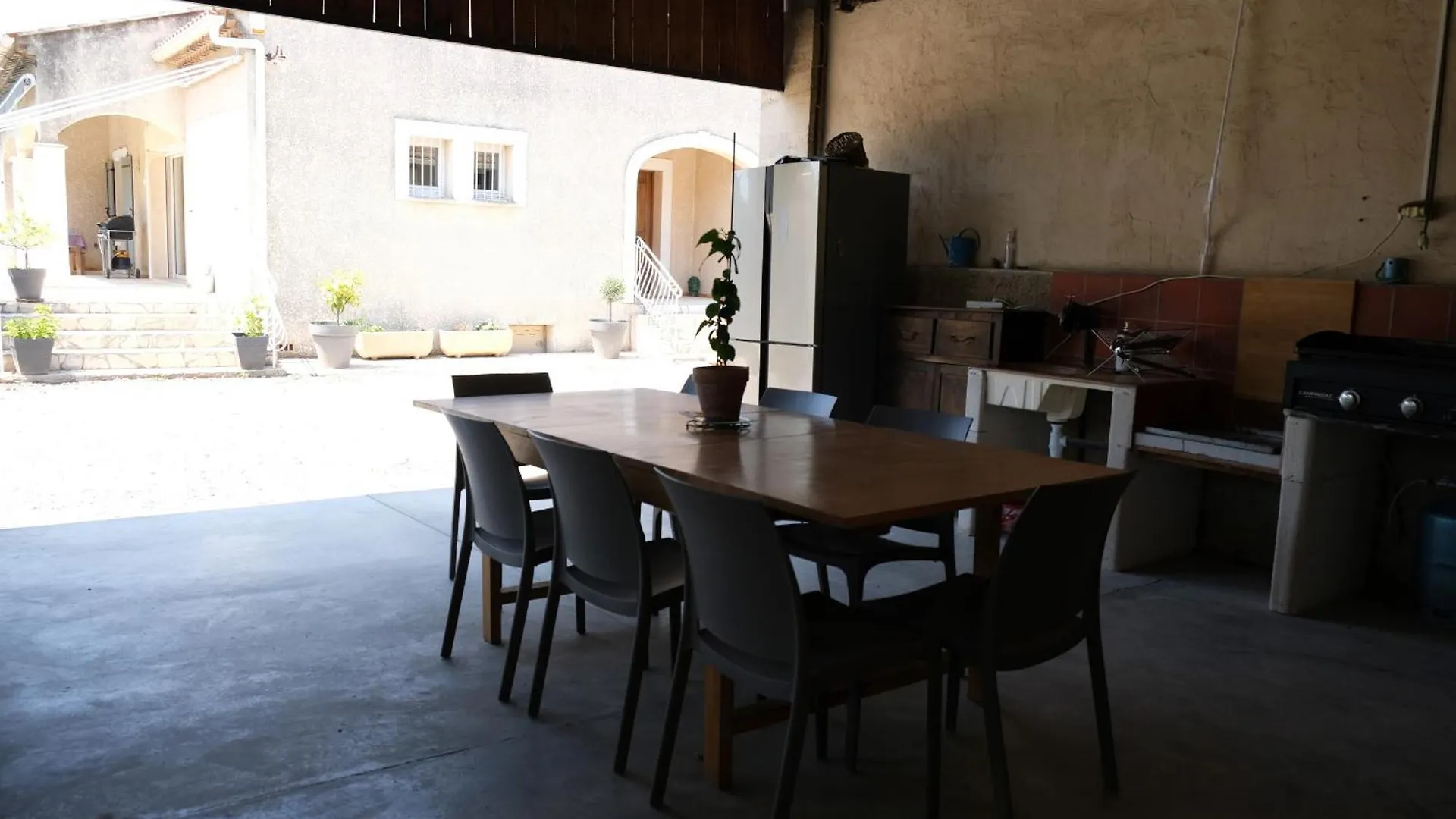 Pretty Detached House With Swimming Pool In The Village Of Mouries 0*,  Frankrijk