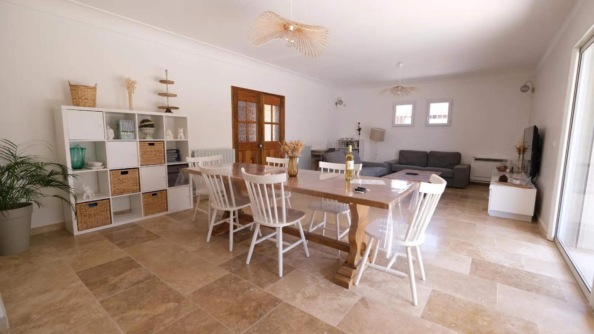 Villa Pretty Detached House With Swimming Pool In The Village Of Mouries Frankrijk