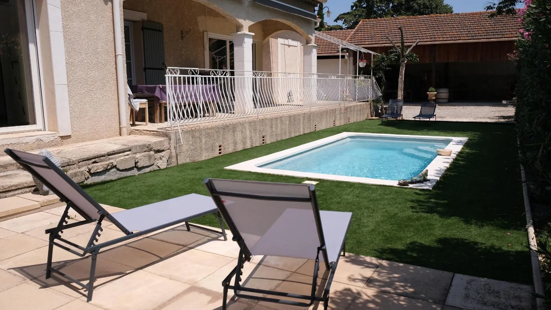 Pretty Detached House With Swimming Pool In The Village Of Mouries 0*,