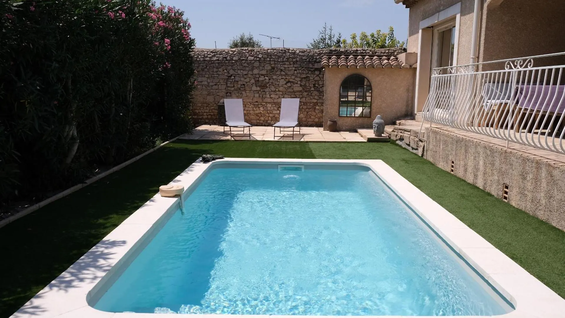 Villa Pretty Detached House With Swimming Pool In The Village Of Mouries